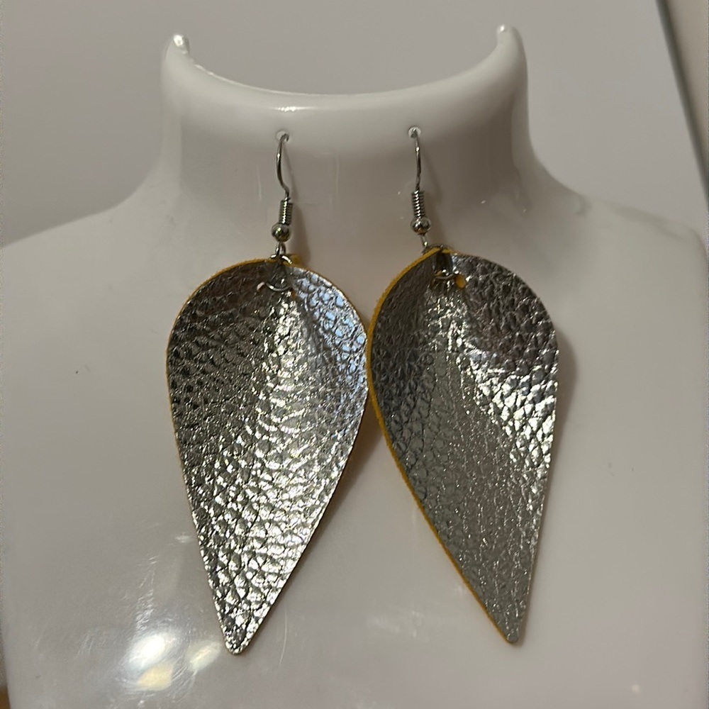 5/$20 silver‎ faux leather earrings